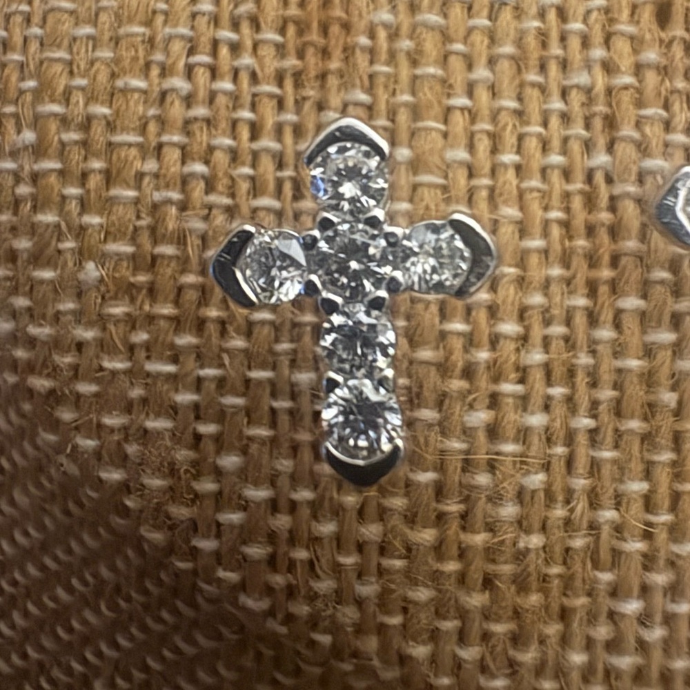 Solid Silver .75 Carat Moissanite Cross Earrings New in Package - Picture 3 of 6